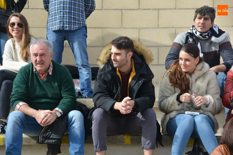 Foto 4 - La afici&oacute;n de Unionistas respondi&oacute; en masa a la llamada del equipo&nbsp;
