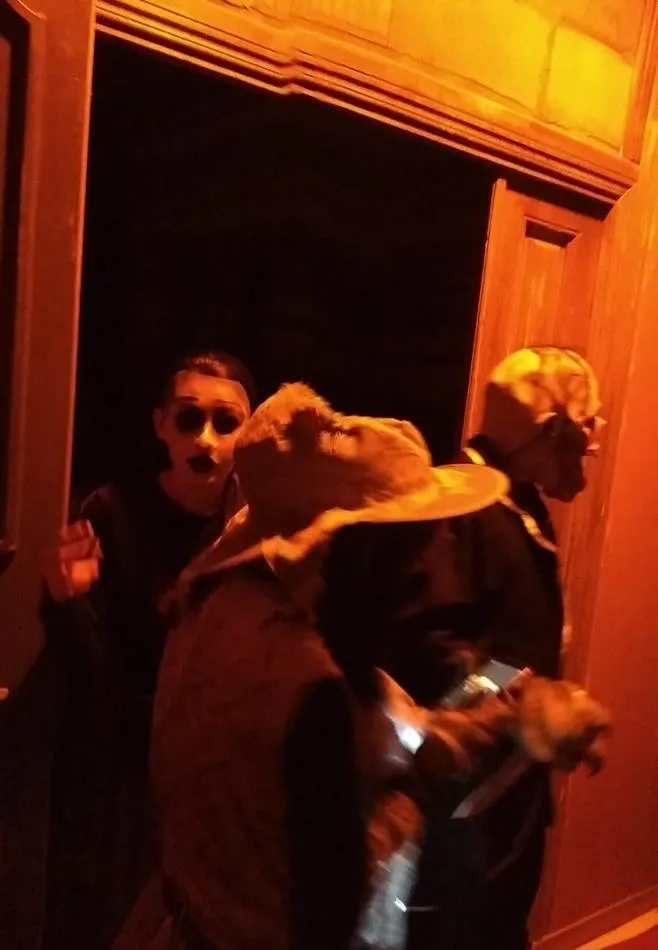 Foto 6 - M&aacute;s de 300 personas hacen cola para visitar la Casa del Terror en Pelabravo