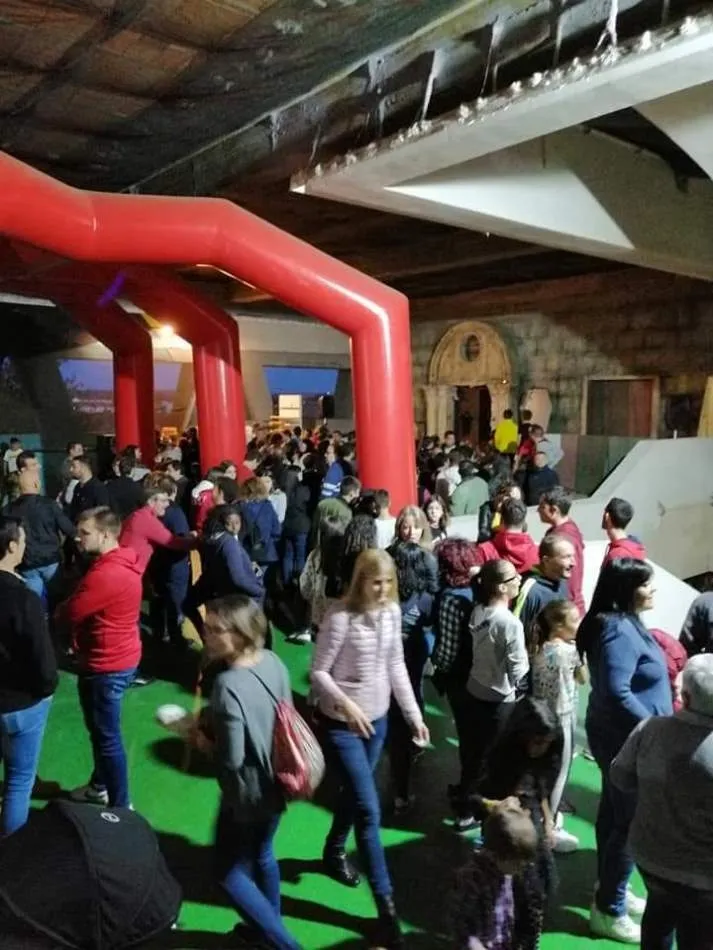 Foto 3 - M&aacute;s de 300 personas hacen cola para visitar la Casa del Terror en Pelabravo