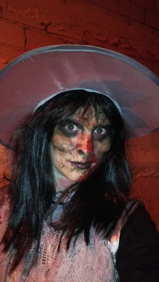 Foto 11 - M&aacute;s de 300 personas hacen cola para visitar la Casa del Terror en Pelabravo