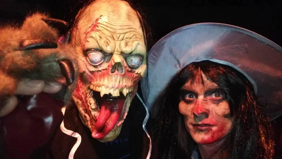 Foto 9 - M&aacute;s de 300 personas hacen cola para visitar la Casa del Terror en Pelabravo