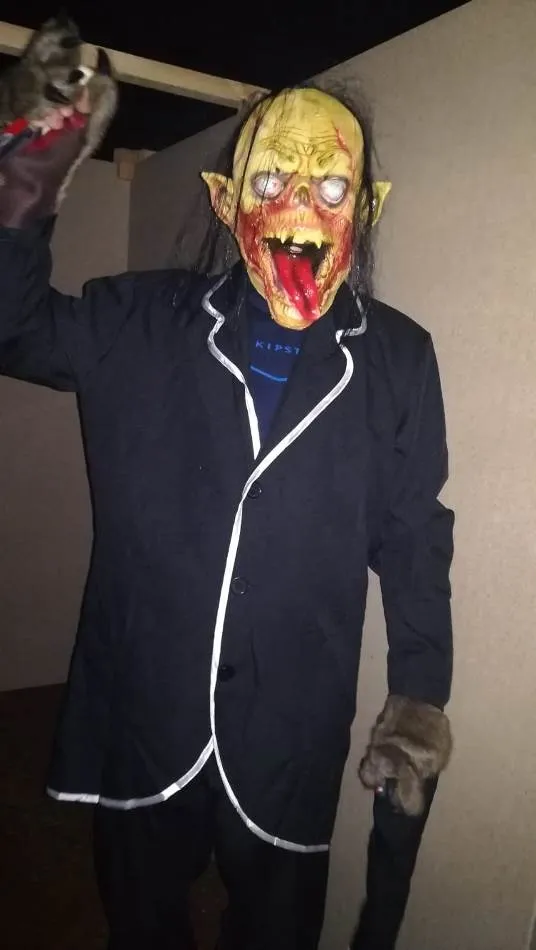 Foto 8 - M&aacute;s de 300 personas hacen cola para visitar la Casa del Terror en Pelabravo
