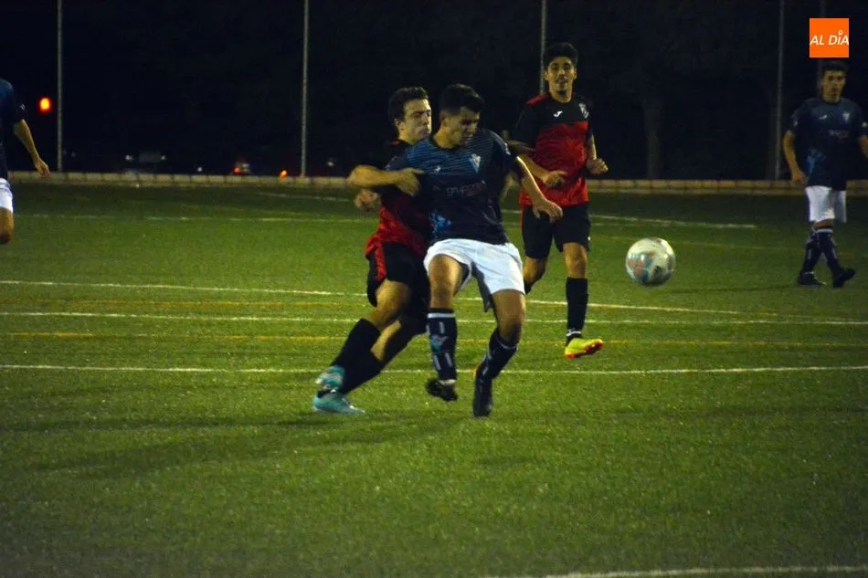 Foto 9 - El Pizarrales golea al Atl&eacute;tico Encinar y alcanza el primer puesto (8-1)