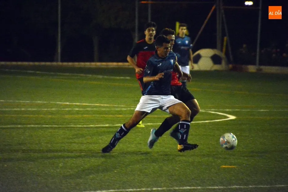 Foto 8 - El Pizarrales golea al Atl&eacute;tico Encinar y alcanza el primer puesto (8-1)