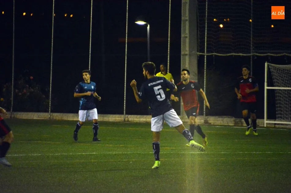 Foto 6 - El Pizarrales golea al Atl&eacute;tico Encinar y alcanza el primer puesto (8-1)