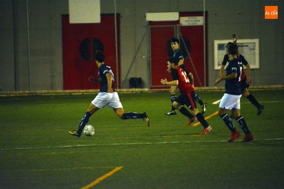 Foto 3 - El Pizarrales golea al Atl&eacute;tico Encinar y alcanza el primer puesto (8-1)