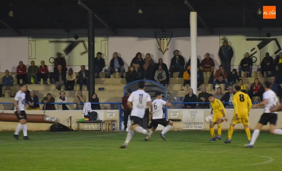 Foto 11 - &Eacute;pica victoria del Ciudad Rodrigo por 5-3 tras ir perdiendo 1-3 a los 19 minutos  
