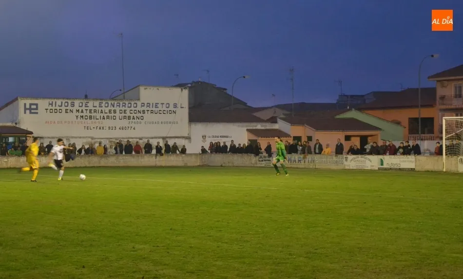Foto 9 - &Eacute;pica victoria del Ciudad Rodrigo por 5-3 tras ir perdiendo 1-3 a los 19 minutos  