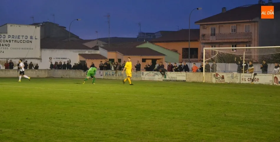 Foto 8 - &Eacute;pica victoria del Ciudad Rodrigo por 5-3 tras ir perdiendo 1-3 a los 19 minutos  