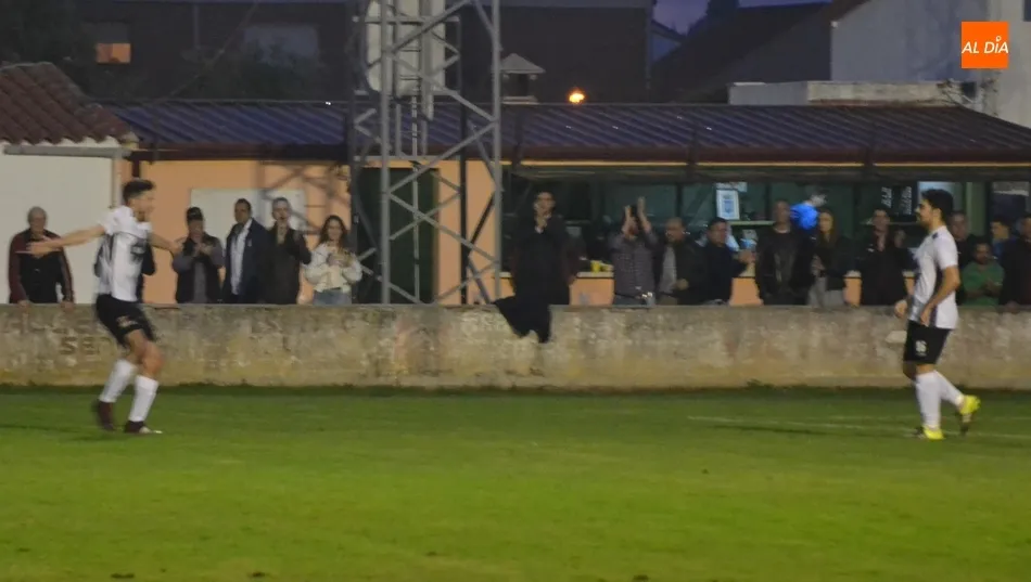 Foto 7 - &Eacute;pica victoria del Ciudad Rodrigo por 5-3 tras ir perdiendo 1-3 a los 19 minutos  
