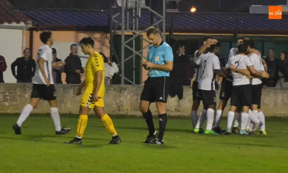 Foto 5 - &Eacute;pica victoria del Ciudad Rodrigo por 5-3 tras ir perdiendo 1-3 a los 19 minutos  