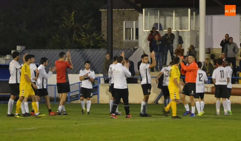 Foto 4 - &Eacute;pica victoria del Ciudad Rodrigo por 5-3 tras ir perdiendo 1-3 a los 19 minutos  