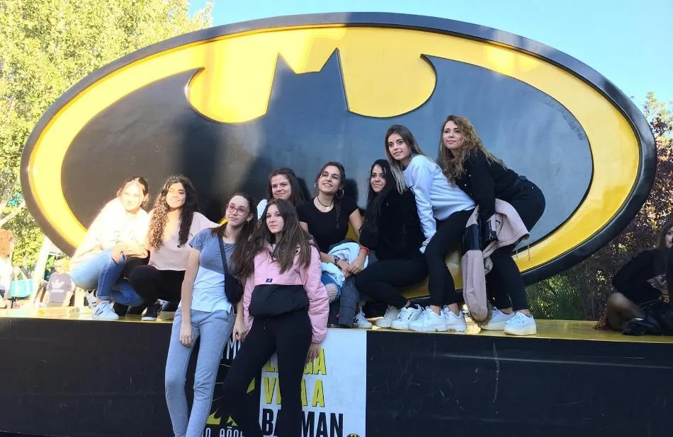 Unos 125 jóvenes mirobrigenses anticipan Halloween en el Parque Warner de Madrid  