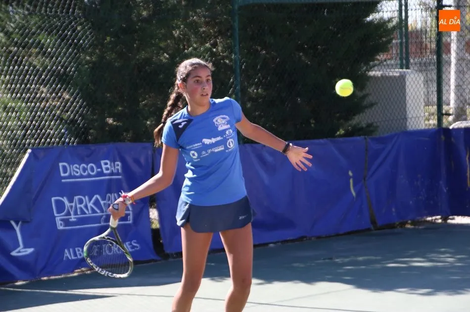 Foto 7 - EL Club de Tenis Alba de Tormes femenino salva su primer &ldquo;match ball&rdquo;
