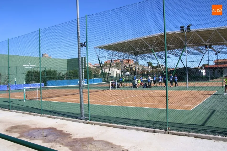 Foto 2 - EL Club de Tenis Alba de Tormes femenino salva su primer &ldquo;match ball&rdquo;