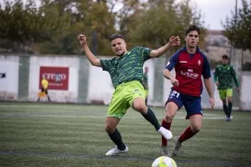 Acción del encuentro entre el Guijuelo y el Osasuna B / Guijuelo CF