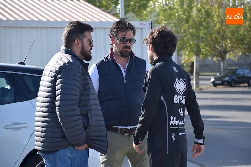Foto 9 - Sando, Gorka y Tom se re&uacute;nen con la plantilla antes del primer entrenamiento post Aguirre