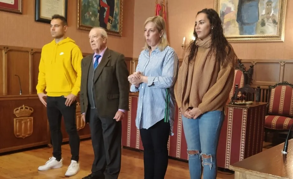 Foto 3 - Mir&oacute;briga recibe la visita de miembros de la Casa de Salamanca en Legan&eacute;s  