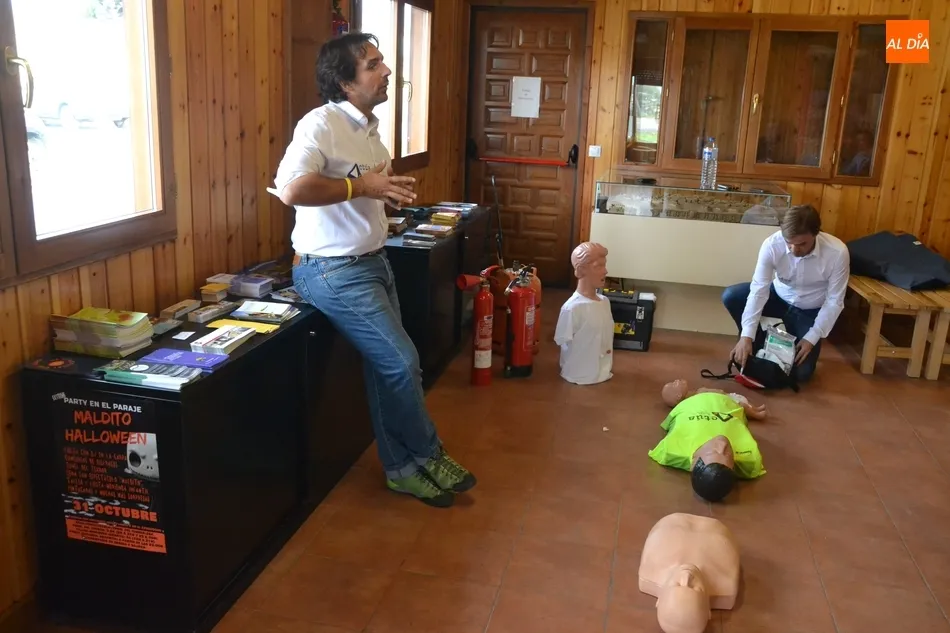 Foto 6 - La comunidad educativa del Colegio San Francisco se forma en primeros auxilios  
