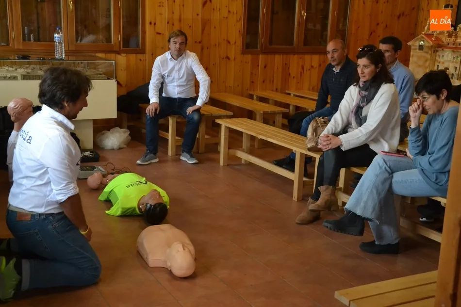 Foto 4 - La comunidad educativa del Colegio San Francisco se forma en primeros auxilios  