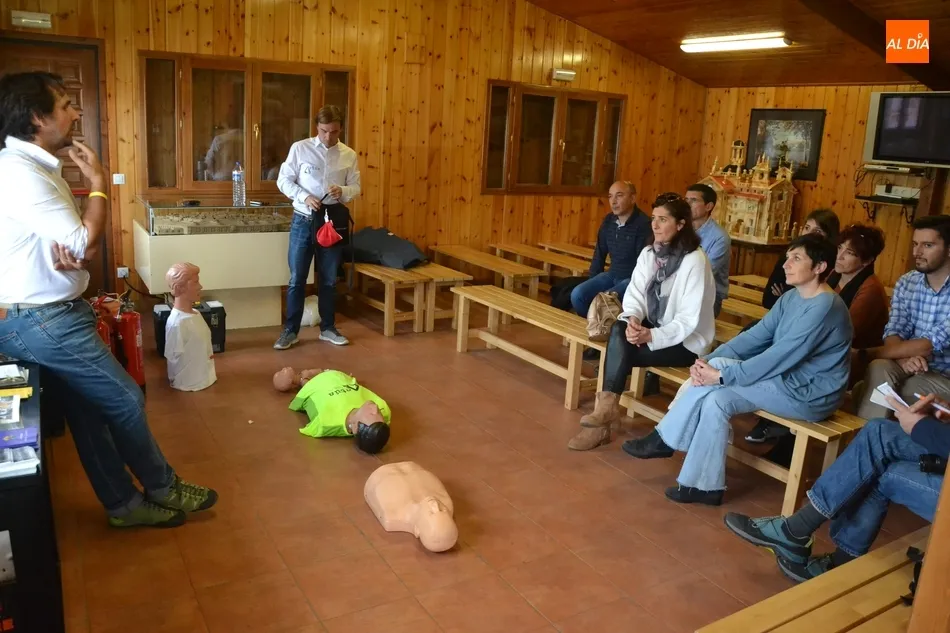 Foto 7 - La comunidad educativa del Colegio San Francisco se forma en primeros auxilios  