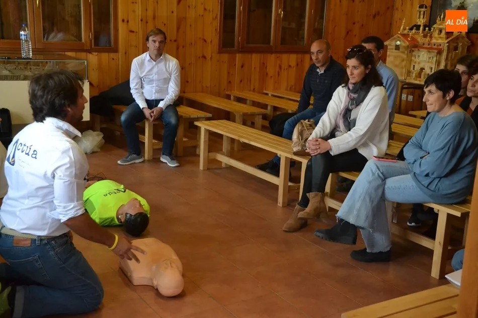Foto 2 - La comunidad educativa del Colegio San Francisco se forma en primeros auxilios  