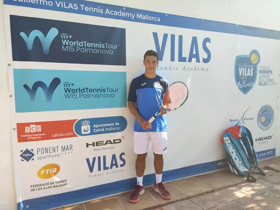 Carlos Sierra ha pasada la fase previa del ‘Tennis Europe Junior Tour’ de Palma de Mallorca