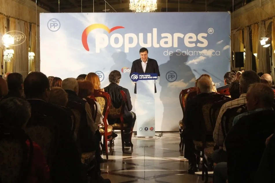 Foto 9 - Fern&aacute;ndez Ma&ntilde;ueco insiste en que el PP garantizar&aacute; la permanencia de los consultorios m&eacute;dicos...