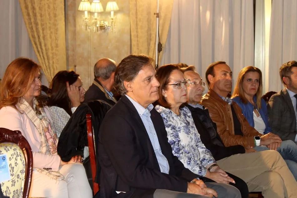 Foto 3 - Fern&aacute;ndez Ma&ntilde;ueco insiste en que el PP garantizar&aacute; la permanencia de los consultorios m&eacute;dicos...