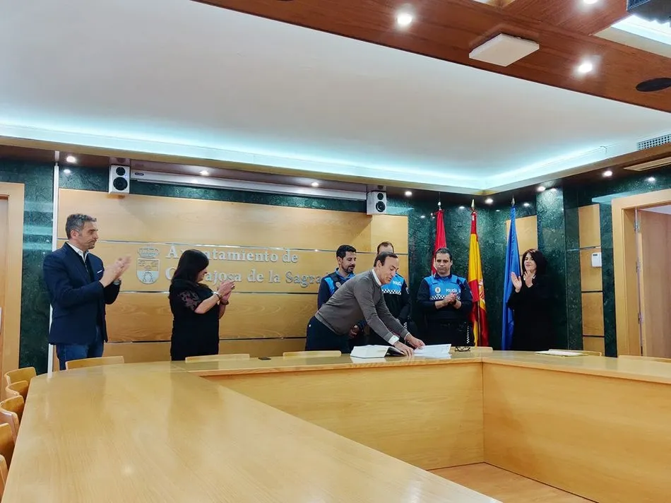 Foto 4 - Dos nuevos agentes se incorporan a la plantilla de la Polic&iacute;a Local de Carbajosa de la Sagrada