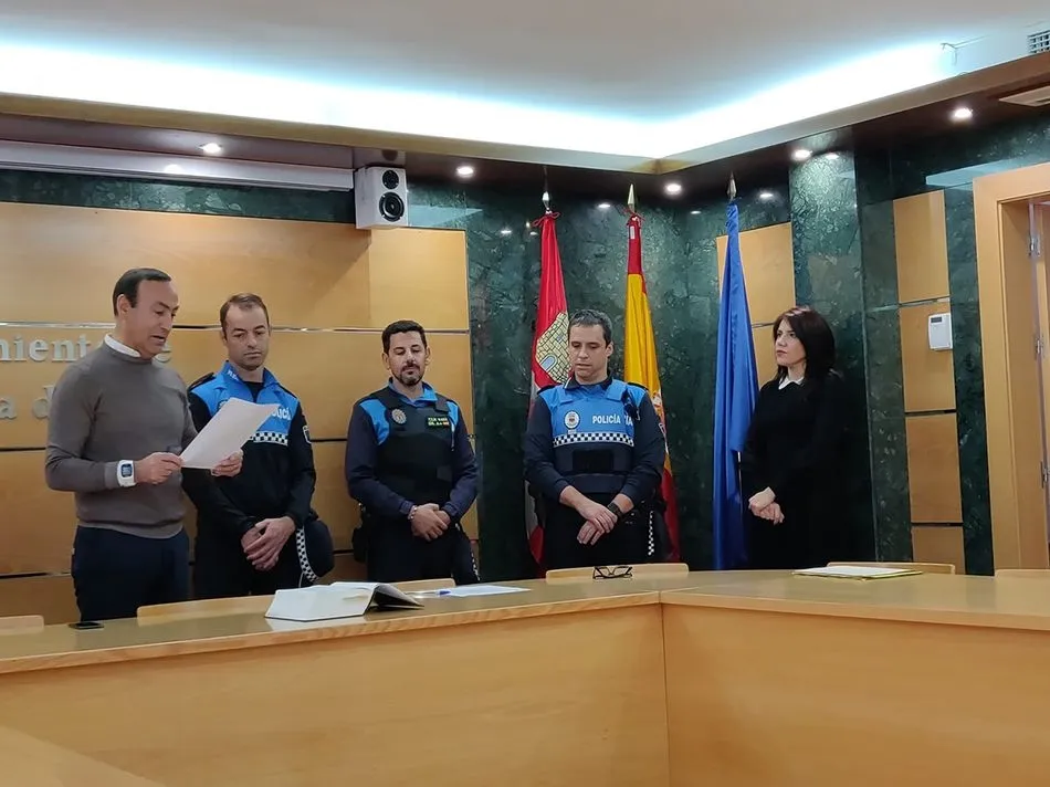 Foto 2 - Dos nuevos agentes se incorporan a la plantilla de la Polic&iacute;a Local de Carbajosa de la Sagrada