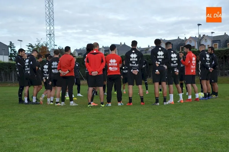 Foto 6 - Jabi Luaces dirige su primera sesi&oacute;n como entrenador de Unionistas de Salamanca
