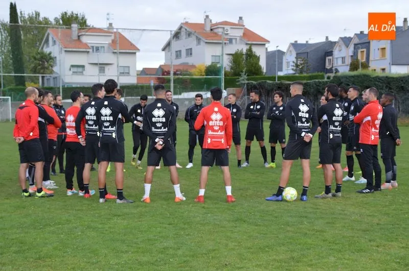 Foto 5 - Jabi Luaces dirige su primera sesi&oacute;n como entrenador de Unionistas de Salamanca