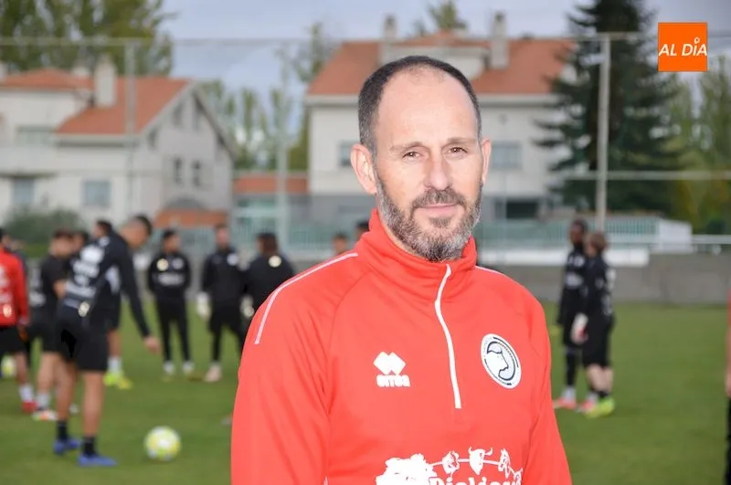 Foto 4 - Jabi Luaces dirige su primera sesi&oacute;n como entrenador de Unionistas de Salamanca