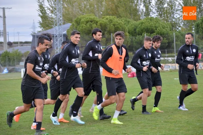 Foto 3 - Jabi Luaces dirige su primera sesi&oacute;n como entrenador de Unionistas de Salamanca