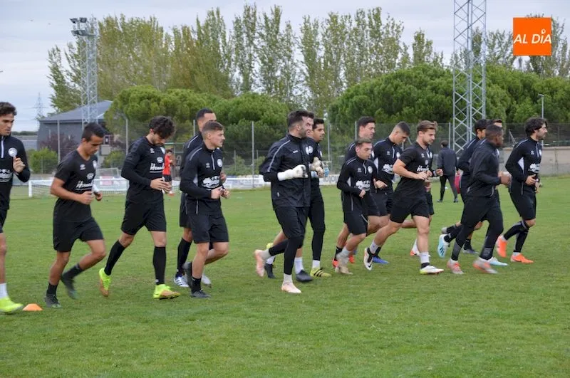 Foto 2 - Jabi Luaces dirige su primera sesi&oacute;n como entrenador de Unionistas de Salamanca