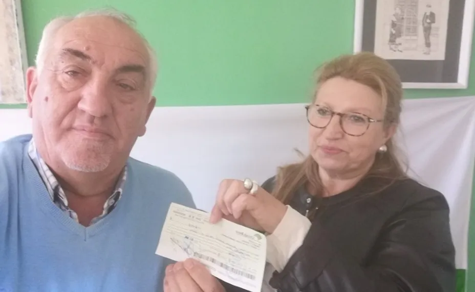 Sepulcro-Hilario entrega a la AECC los 600€ recaudados en su merienda solidaria  