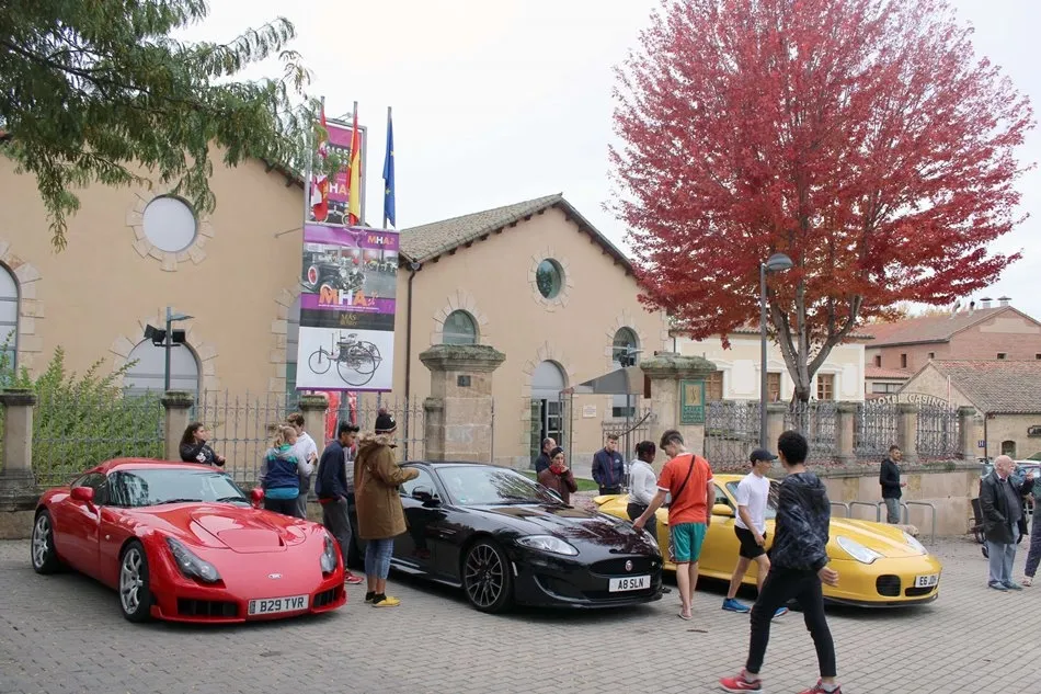Foto 2 - Los participantes del &lsquo;Tour Drive Espa&ntilde;a&rsquo; visitan el Museo de Historia de la Automoci&oacute;n