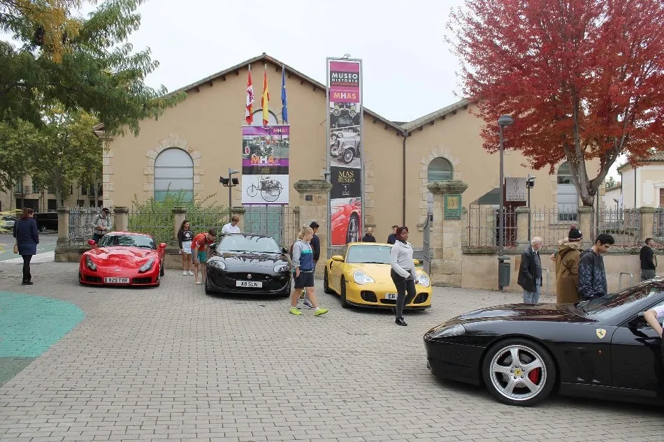 Foto 3 - Los participantes del &lsquo;Tour Drive Espa&ntilde;a&rsquo; visitan el Museo de Historia de la Automoci&oacute;n