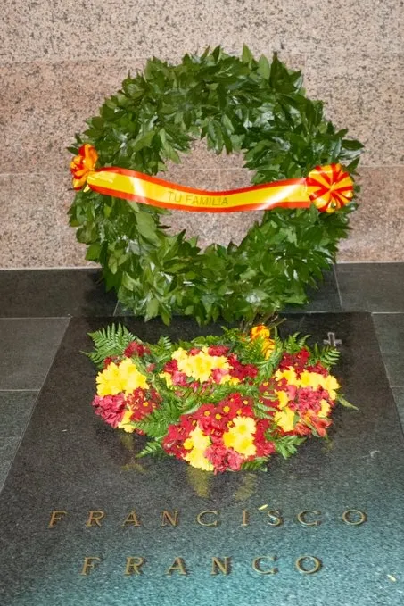 Foto 2 - El Gobierno divulga fotos de la tumba de Franco en Mingorrubio