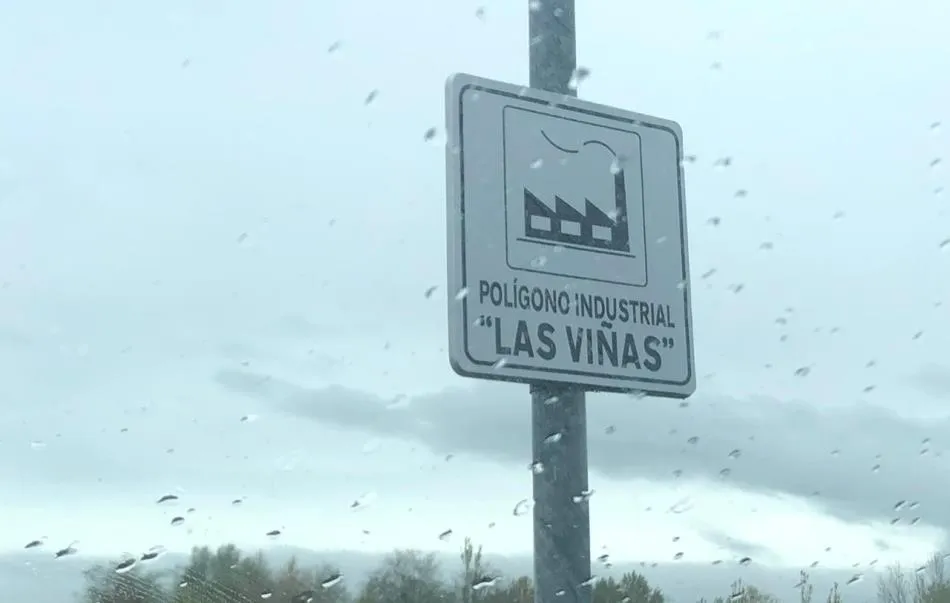 Foto 5 - Colocadas varias se&ntilde;ales indicativas del Pol&iacute;gono Industrial Las Vi&ntilde;as  