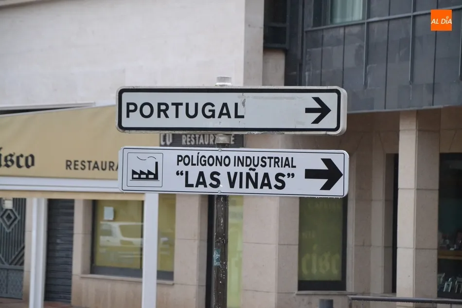 Foto 6 - Colocadas varias se&ntilde;ales indicativas del Pol&iacute;gono Industrial Las Vi&ntilde;as  