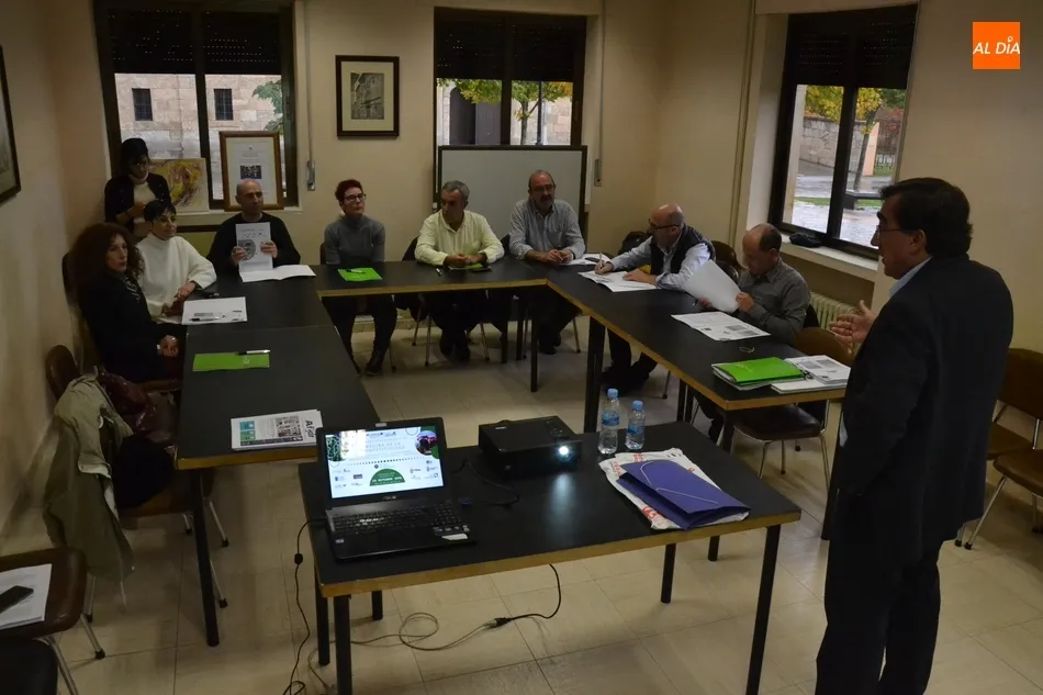 Foto 2 - Empresarios de los sectores agroalimentario y tur&iacute;stico asisten a un taller del proyecto Crecer  