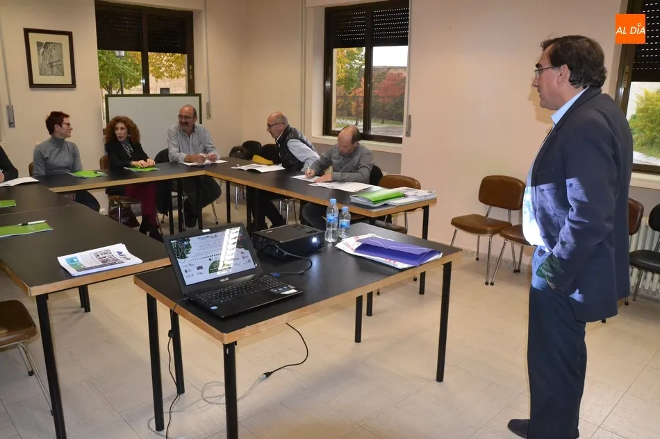 Foto 6 - Empresarios de los sectores agroalimentario y tur&iacute;stico asisten a un taller del proyecto Crecer  