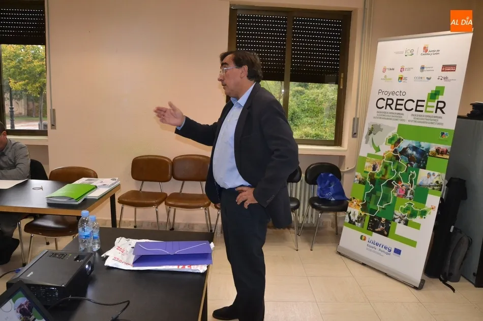 Foto 4 - Empresarios de los sectores agroalimentario y tur&iacute;stico asisten a un taller del proyecto Crecer  