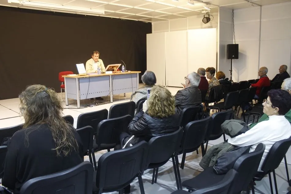 Foto 4 - Higinio Orgaz presenta su libro sobre Pe&ntilde;aranda durante el reinado de Alfonso XIII  