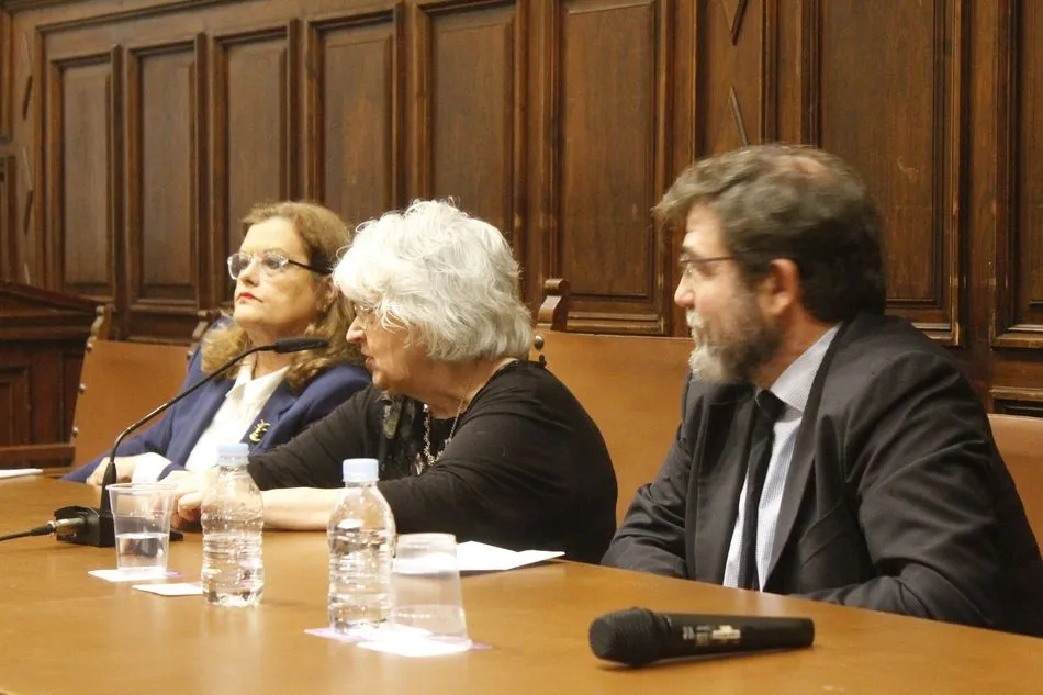 Foto 6 - La catedr&aacute;tica Teresa Freixes diserta en la Universidad sobre &lsquo;Catalu&ntilde;a y el di&aacute;logo&rsquo;