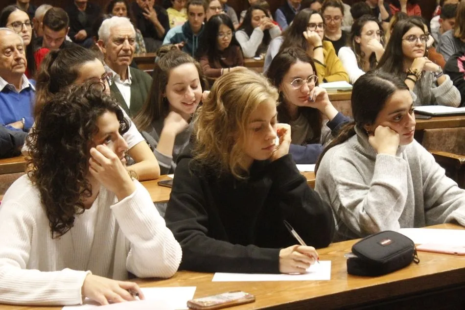 Foto 7 - La catedr&aacute;tica Teresa Freixes diserta en la Universidad sobre &lsquo;Catalu&ntilde;a y el di&aacute;logo&rsquo;