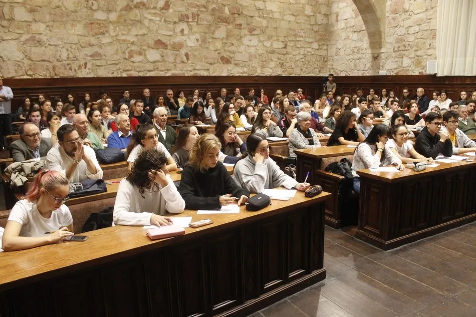 Foto 3 - La catedr&aacute;tica Teresa Freixes diserta en la Universidad sobre &lsquo;Catalu&ntilde;a y el di&aacute;logo&rsquo;