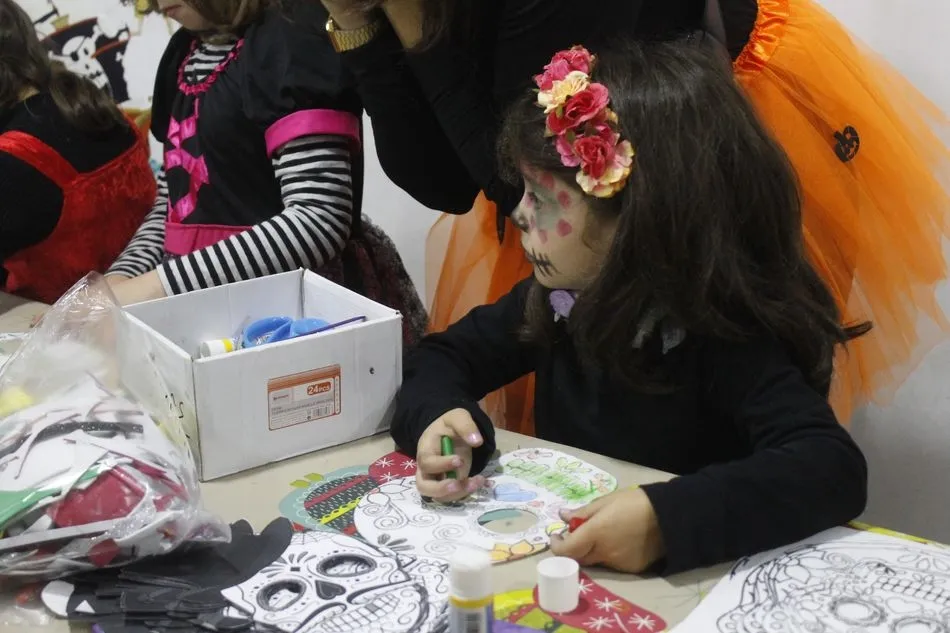 Foto 9 - Los m&aacute;s peque&ntilde;os disfrutan de Halloween en el Barrio del Oeste  